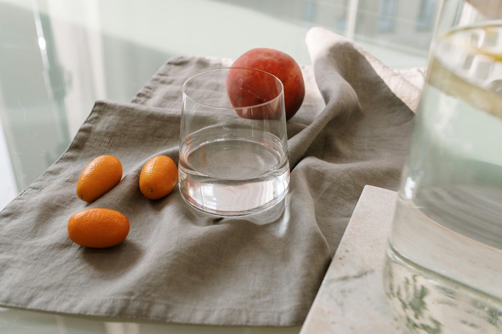HYDRATATION : LES GESTES ESSENTIELS POUR UN ÉQUILIBRE IN & OUT